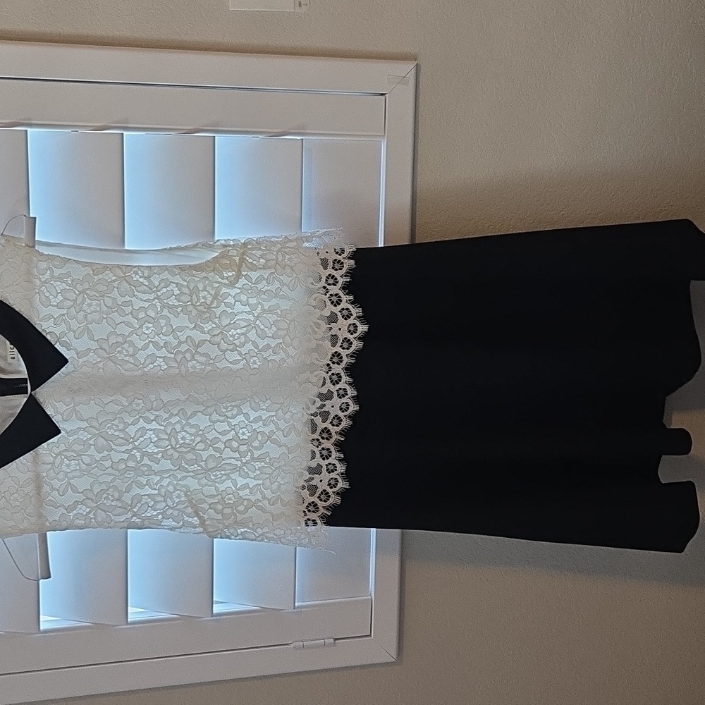 Alice + Olivia Black and White Lace Dress Size 8..MINT CONDITION..NEVER WORN